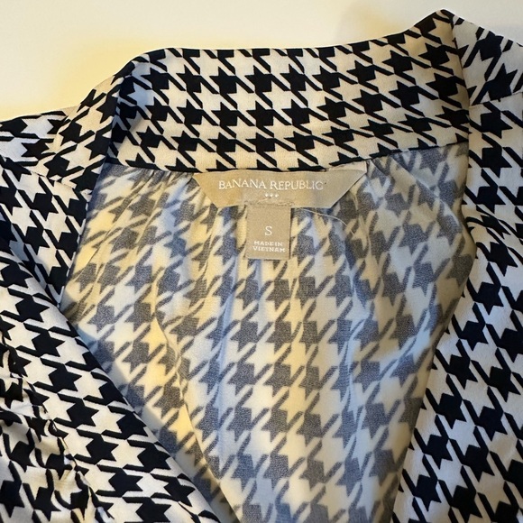 Banana Republic Black and White Houndstooth Sleeveless Blouse Size Small - Picture 3 of 6